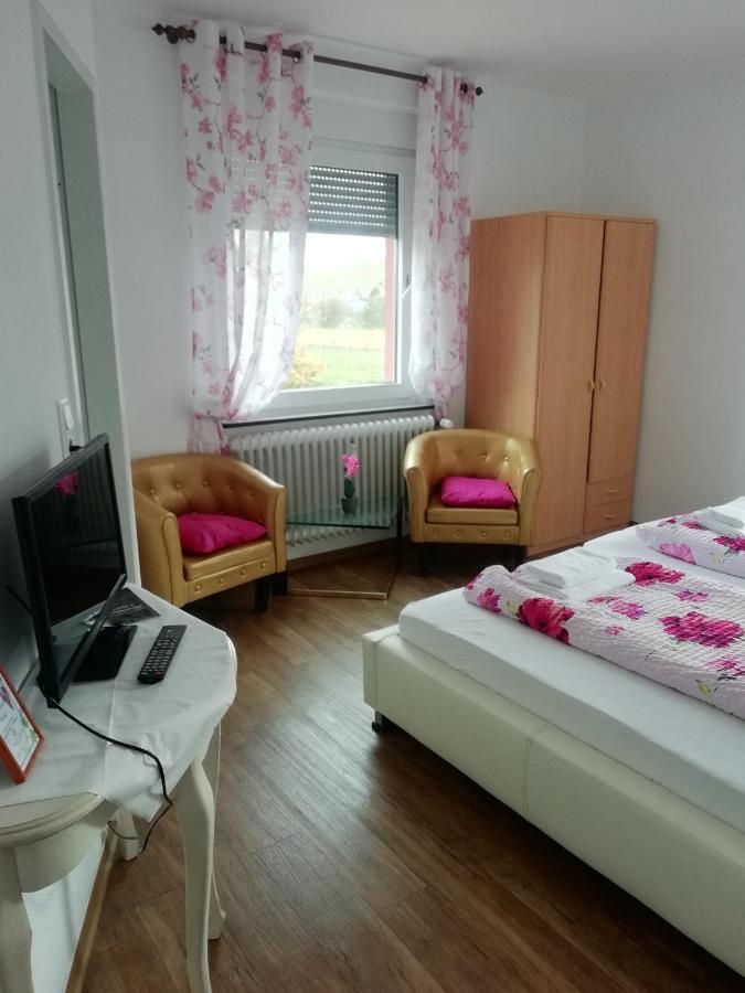 Pension Breidbach Ensch ภายนอก รูปภาพ