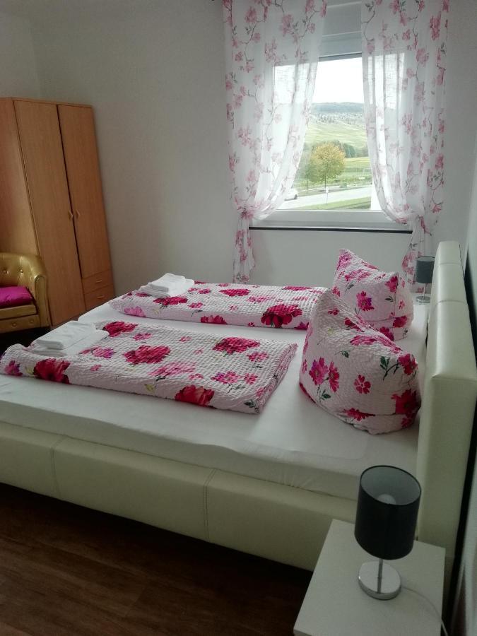 Pension Breidbach Ensch ภายนอก รูปภาพ